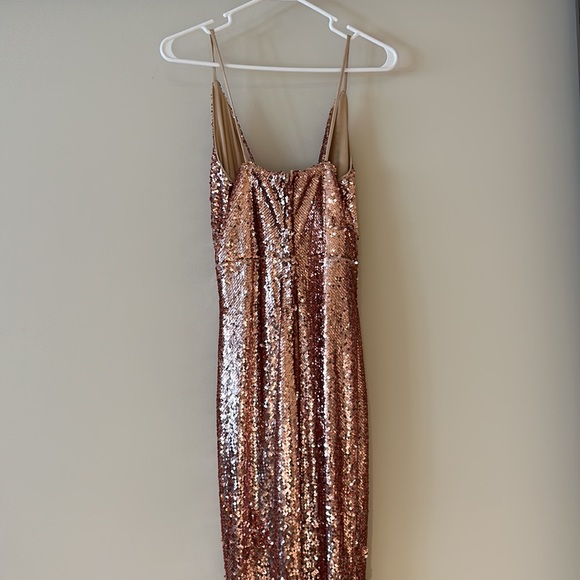 Faeriesty Elegant Sequined Formal Dress - Picture 4 of 7